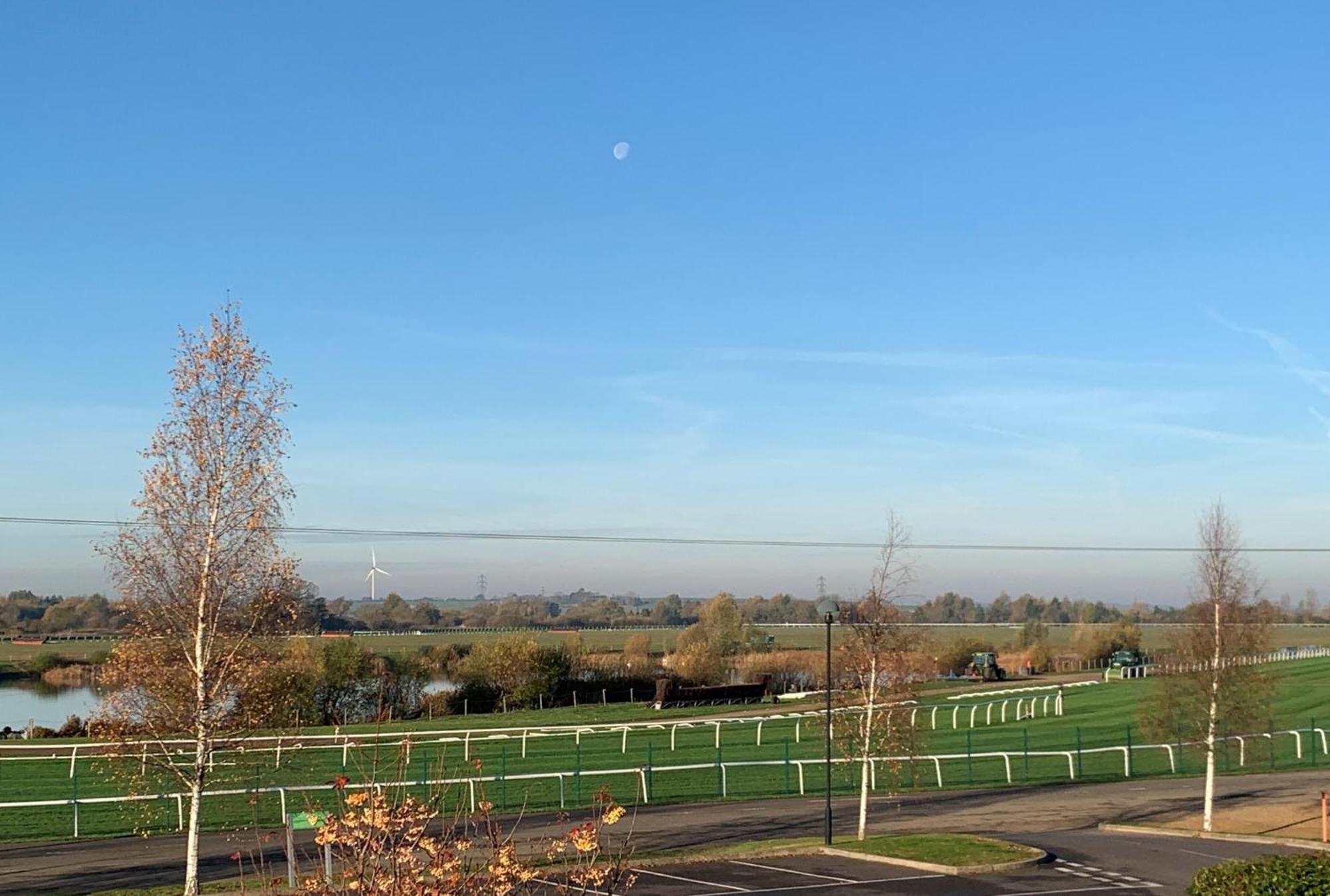 Holiday Inn Huntingdon Racecourse By Ihg Ngoại thất bức ảnh