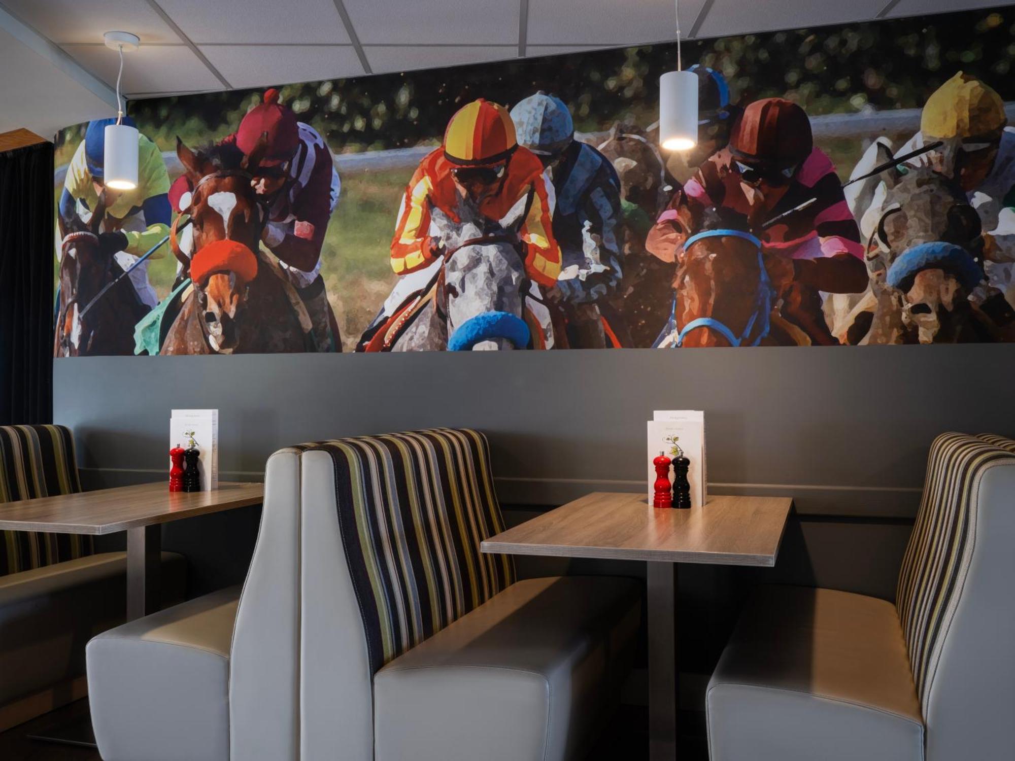 Holiday Inn Huntingdon Racecourse By Ihg Ngoại thất bức ảnh