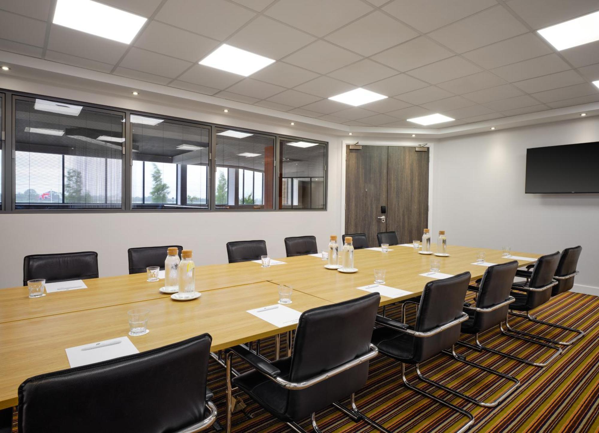 Holiday Inn Huntingdon Racecourse By Ihg Ngoại thất bức ảnh