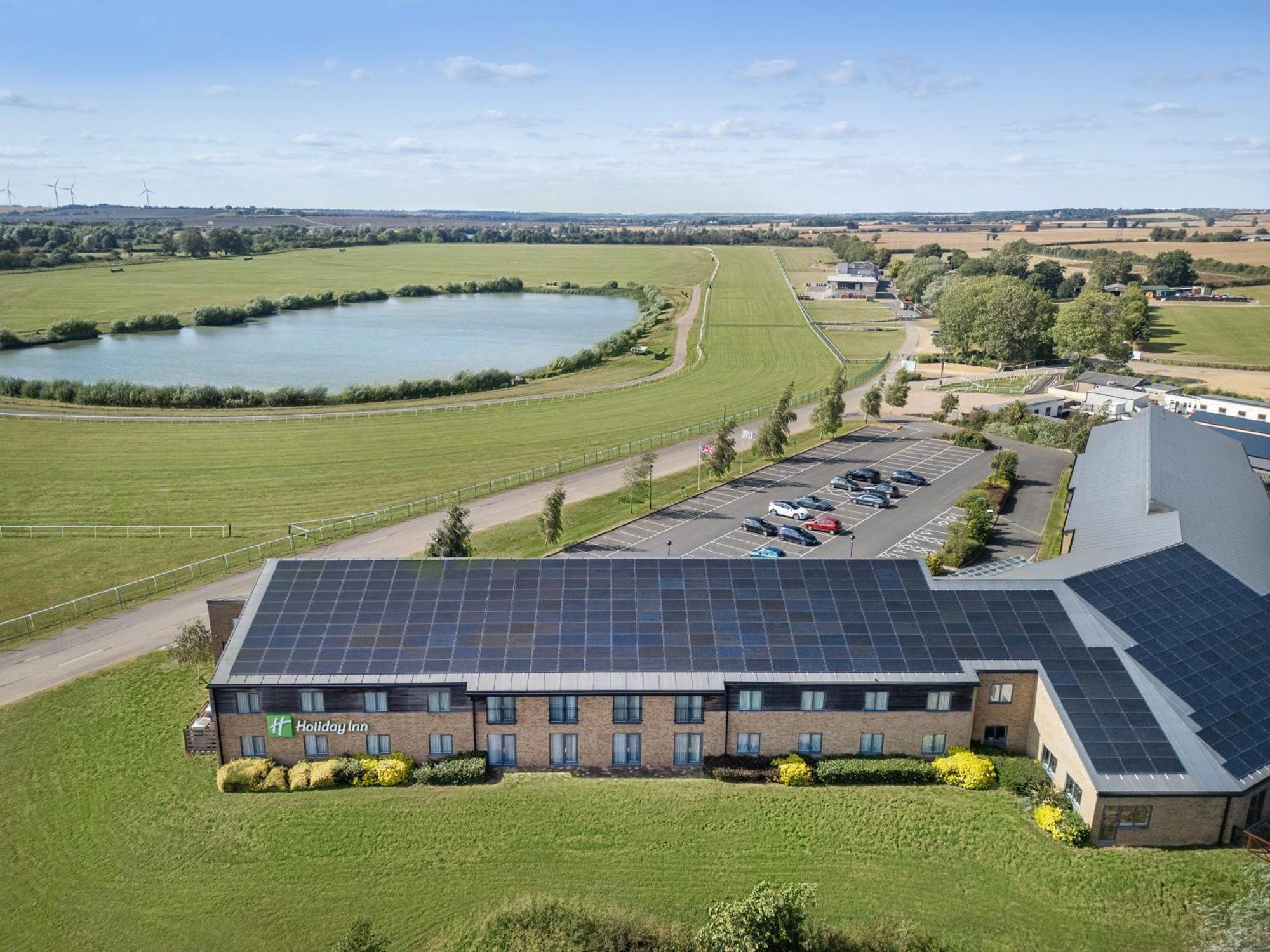 Holiday Inn Huntingdon Racecourse By Ihg Ngoại thất bức ảnh