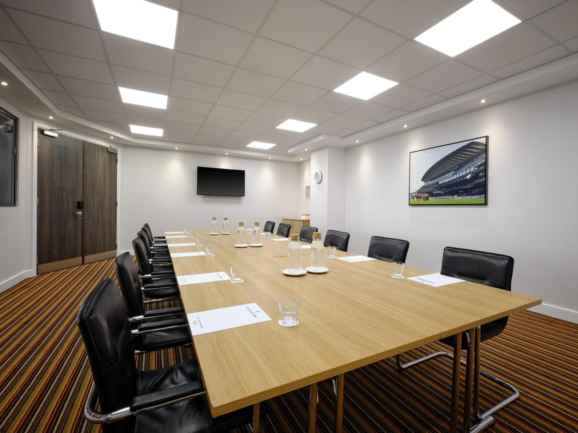 Holiday Inn Huntingdon Racecourse By Ihg Ngoại thất bức ảnh