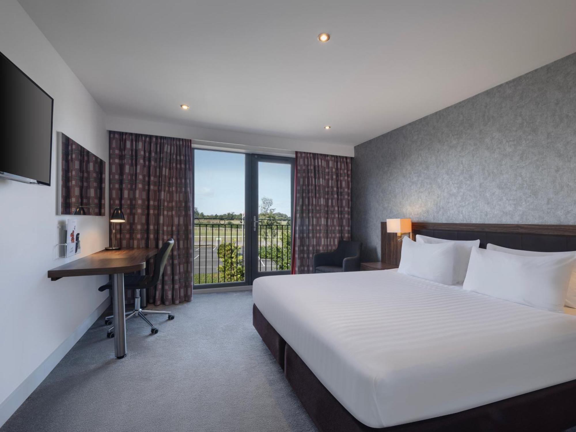 Holiday Inn Huntingdon Racecourse By Ihg Ngoại thất bức ảnh