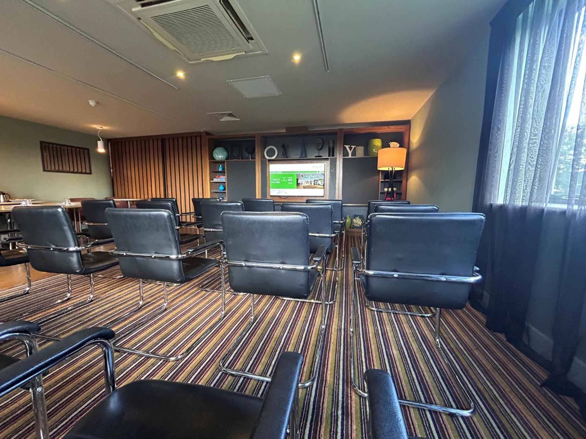 Holiday Inn Huntingdon Racecourse By Ihg Ngoại thất bức ảnh